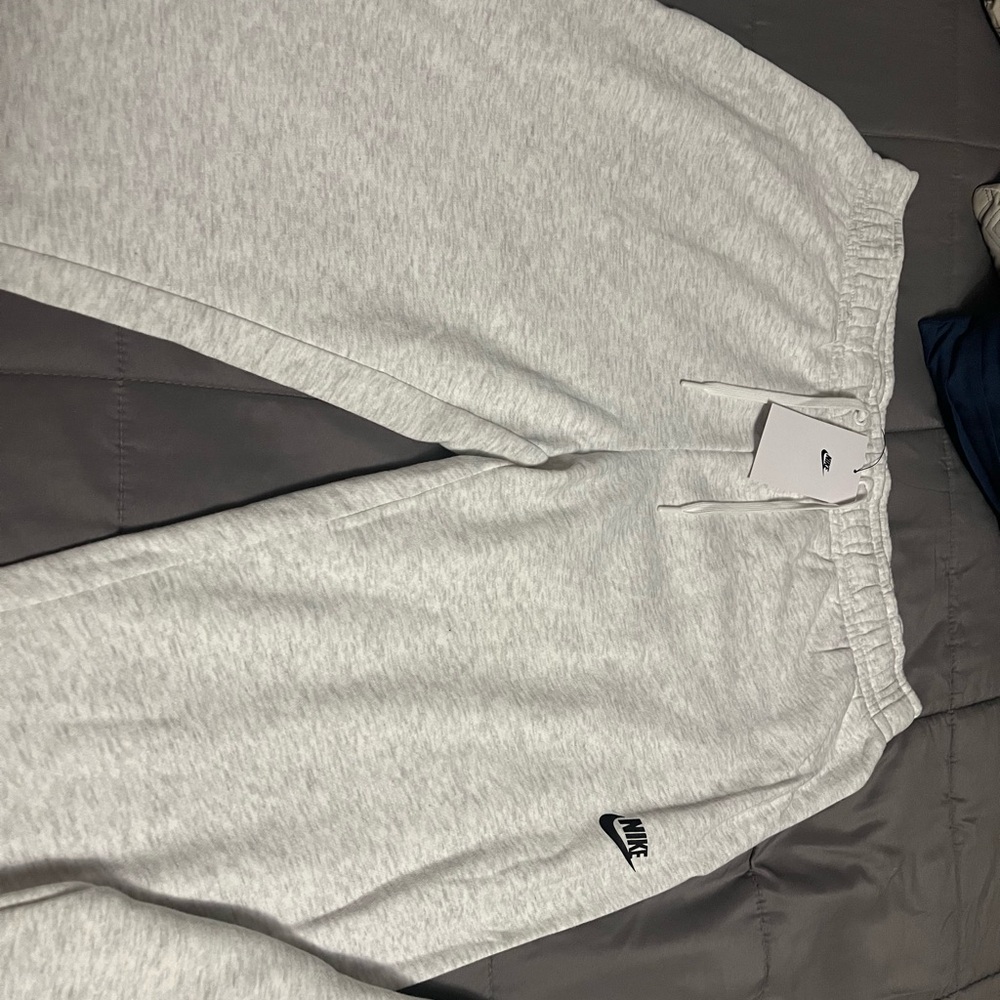 Nike Women’s  Light Gray Joggers and sweatshirt Brand new pants L sweatshirt XL